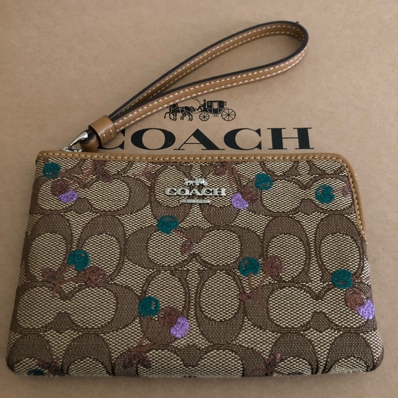 Authentic Coach Signature Khaki/Cherries Wristlet - Picture 3 of 7